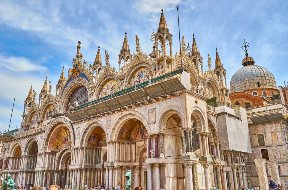 Venice: St. Mark's Basilica, Doge's Palace & Gondola Ride - Walking pace, breaks, and clothing rules (so you don’t fight the tour)
