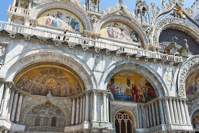 Venice: St.Mark's Basilica & Doge's Palace Tour with Tickets - St. Mark’s Square: learning the symbols before you walk inside