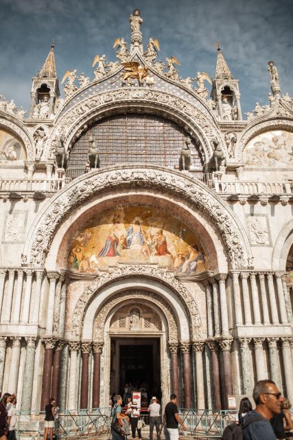 Venice: St. Mark's Basilica Skip-the-Line Entry & Audioguide - The guides: facts with personality (and why it matters)