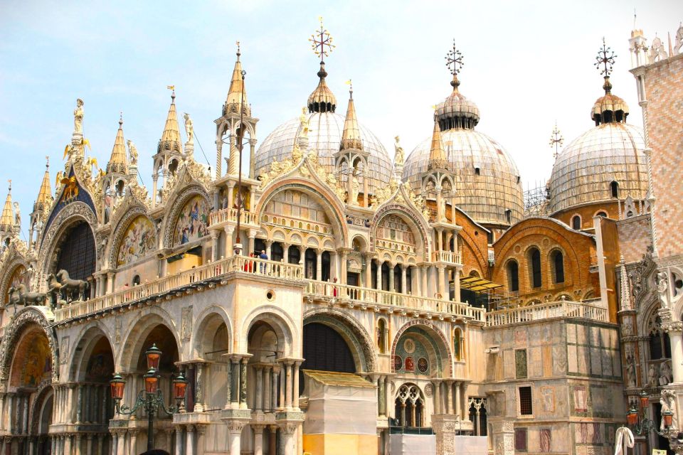 Venice: St. Mark’s Basilica Ticket with Host and Audioguide - Finding the right spot: host meet-up by the blue Clock Tower