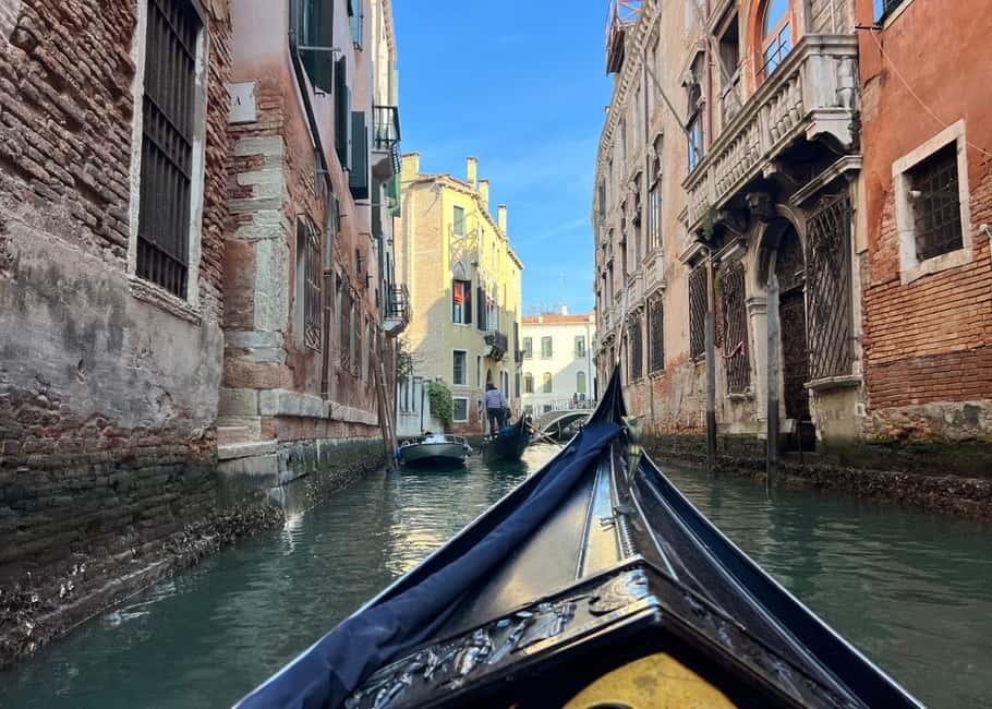 Venice: St. Mark’s Classic Walking Tour & Bell Tower Entry - The gondola add-on: scenery time, but know what you’re buying