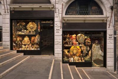 Venice: St. Mark's, Doges Palace, Rialto, and Gondola Tour - Meeting point and the smart way to start