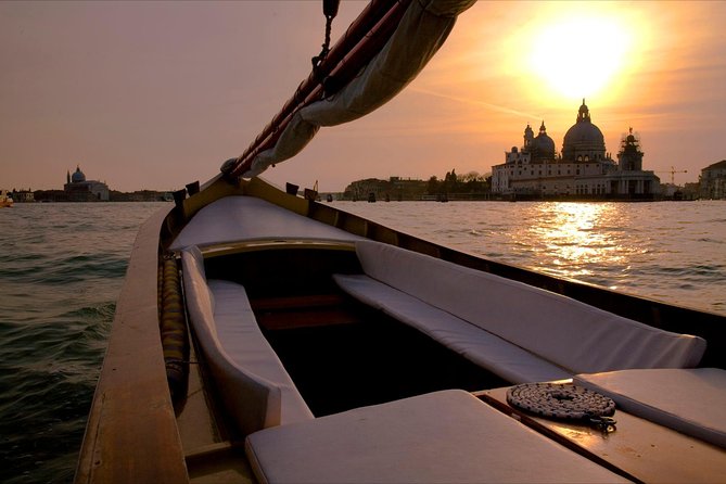 Venice Sunset Cruise by Typical Venetian Boat with Prosecco - Bragozzo vs. sampierotta: why the boat type affects your trip