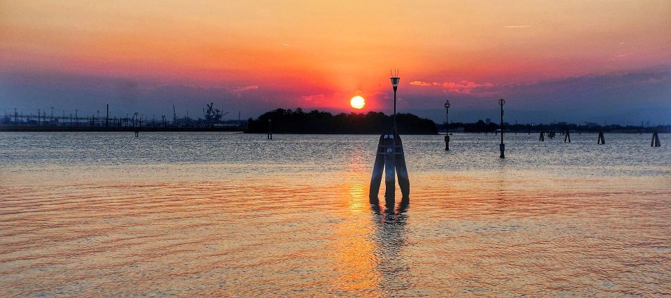 Venice: Sunset or Evening Gondola Tour - Key Points at a Glance