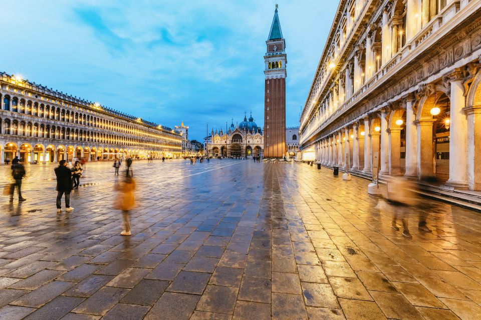 Venice: The Ghost & Legends Walking Tour - Meeting Point Near San Marco: Starting Easy in the Dark