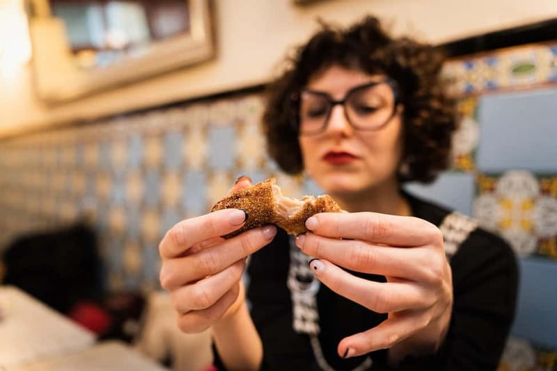 Venice: The Ultimate Food Tour with Wine & Spritz - Stop 6: espresso and artisanal chocolates to close the loop