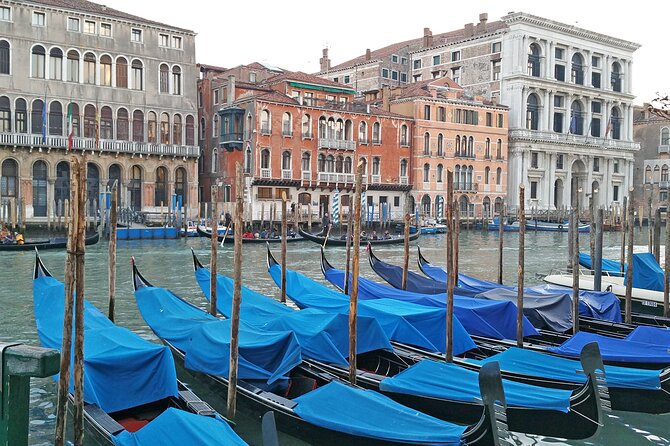 Venice Top attractions Walking Tour along the Canals - Stop 2: Rialto Bridge Photo Time Without the Navigation Headache