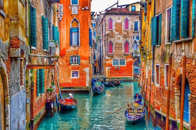 Venice Tour by High-Speed train from Florence - The gondola option: how to decide if it’s worth upgrading