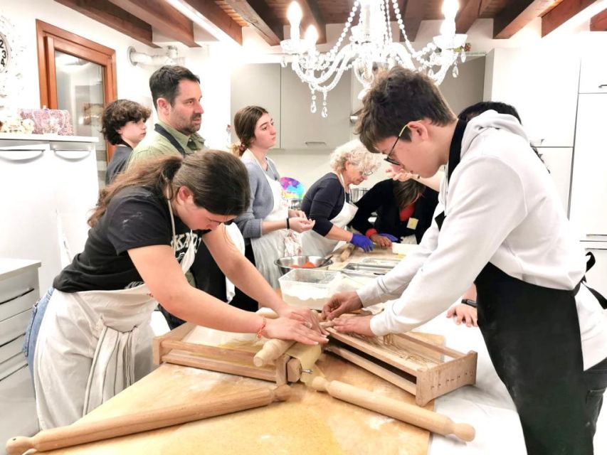 Venice: Traditional Home Cooking Experience - The 3-hour flow: Prosecco welcome to tiramisù and coffee