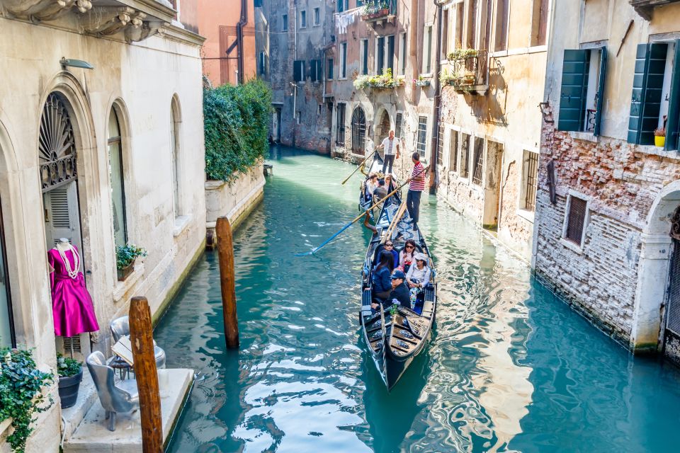 Venice: Traditional Shared Gondola Ride - The First Phase of the Ride: Narrow Canals, Palaces, and Bridge Views