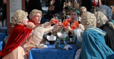 Venice: Venetian Style Carnival Pub Crawl - Meeting at Ca’ Rezzonico and Getting to the Night Flow