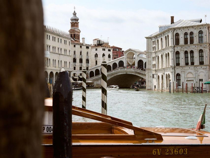 Venice: Vip Semi-Private Walking Tour with Gondola Ride - St Mark’s Square start: the lion column and your meeting point