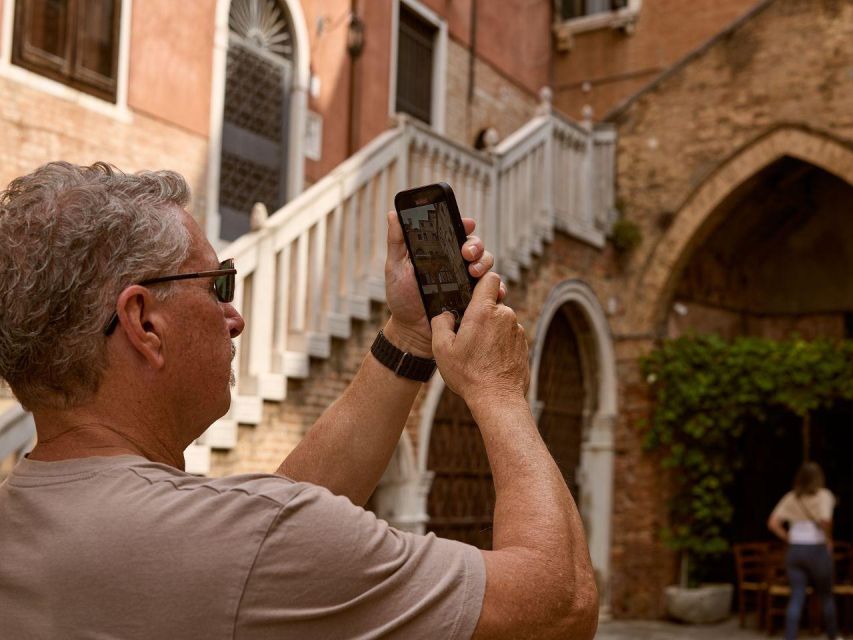 Venice: Vip Semi-Private Walking Tour with Gondola Ride - Bridge of Sighs: what you should notice as you pass