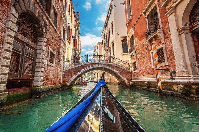 Venice Walking Tour and Gondola Ride - Scala del Bovolo and La Fenice: Seeing the Icons From the Outside