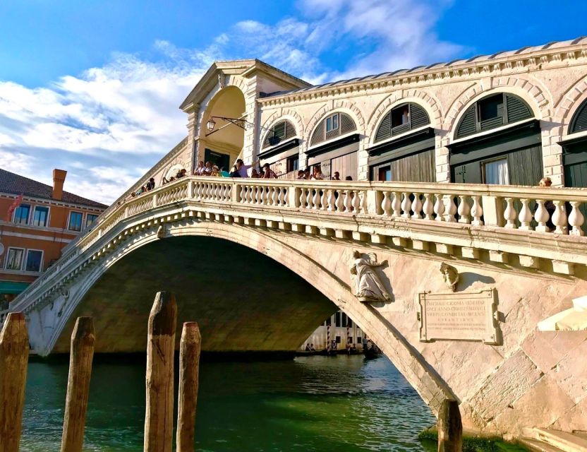 Venice Walking Tour and Gondola Ride Combo - The 30-minute gondola off the Grand Canal: what to expect from the water