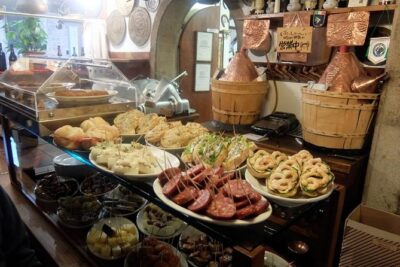 Venice Walking Tour: Eat and Drink - Stop 1: Venice’s Quieter Streets, Bridges, and Old-but-Alive Buildings