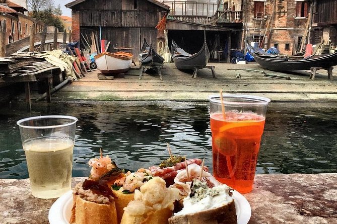 Venice Walking Tour: Eat and Drink - Stop 3: Calle Varisco and the Classic Venice Lane Feeling