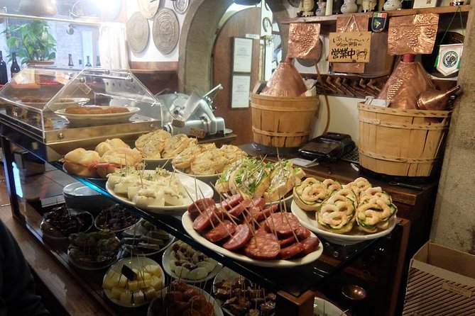 Venice Walking Tour: Eat and Drink - Stop 1: Venice’s Quieter Streets, Bridges, and Old-but-Alive Buildings