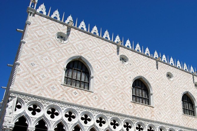 Venice Walking Tour plus Skip the Lines Doge's Palace and St Mark's Basilica Tours - Pacing, headsets, and group size: how to make a tour like this work