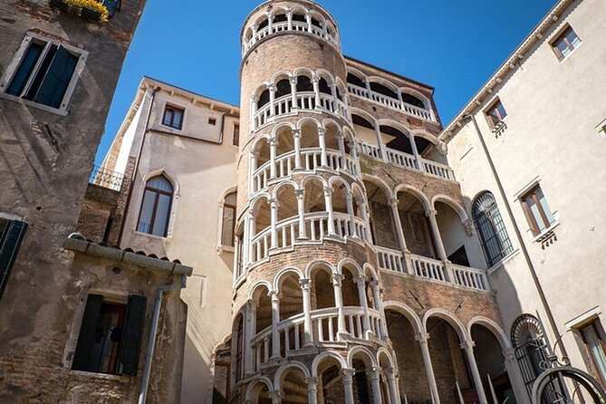 Venice Walking Tour with Gondola Ride Experience - Calle history stops: the quiet stories that make Venice click