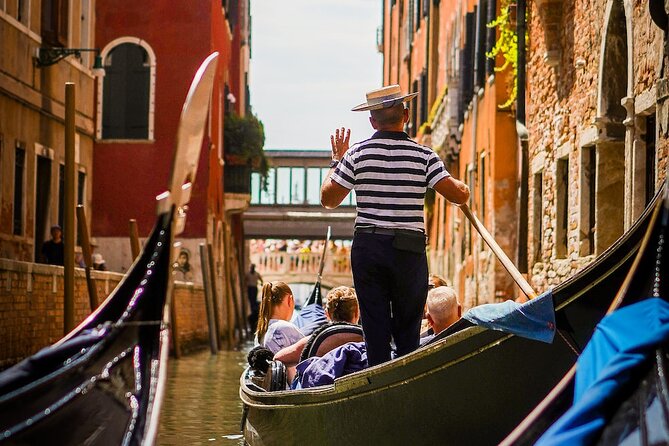 Walking Tour and Enchanting Gondola Journey in Venice - Stop 2: Campo Santa Maria Formosa and the calmer church moment
