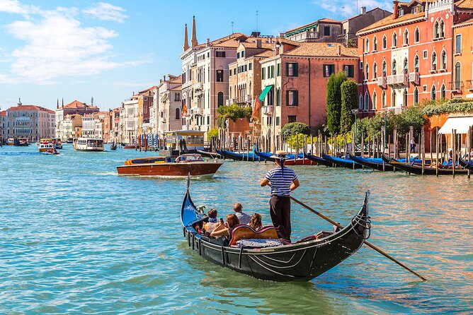 Walking Tour and Enchanting Gondola Journey in Venice - How the guide and headset work in your favor