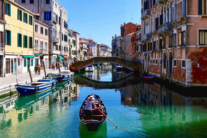 Walking Tour of Venice with Mini Cruise - Mini cruise reality: gondola crossings, motorboats, and the boat back
