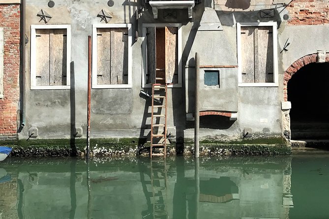 Welcome! Venice Sightseeing kickstart Tour with local guide, small group - Rialto’s street-level stories: red-light history, street names, and the market