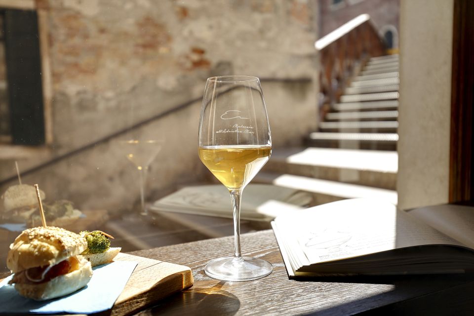 Wine Tasting in Venice - The most praised part: hosts who keep it friendly and easy
