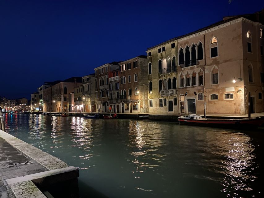 Your evening in Venice - Legends&Ghosts&Aperitif - A 6:30pm Venice night walk that skips the usual loop