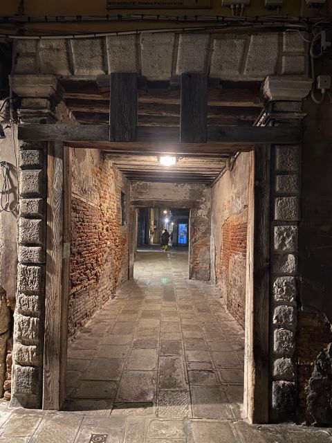Your evening in Venice - Legends&Ghosts&Aperitif - Aperitivo options: spritz, wine, Prosecco, and what you should know