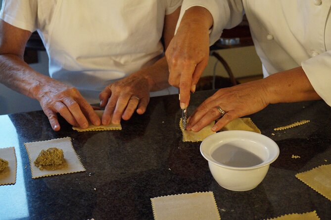 Yummy Cooking Class in Venice with Professional Chef - Finding Chef Carolyn at Rio Terà Canal (and timing it right)
